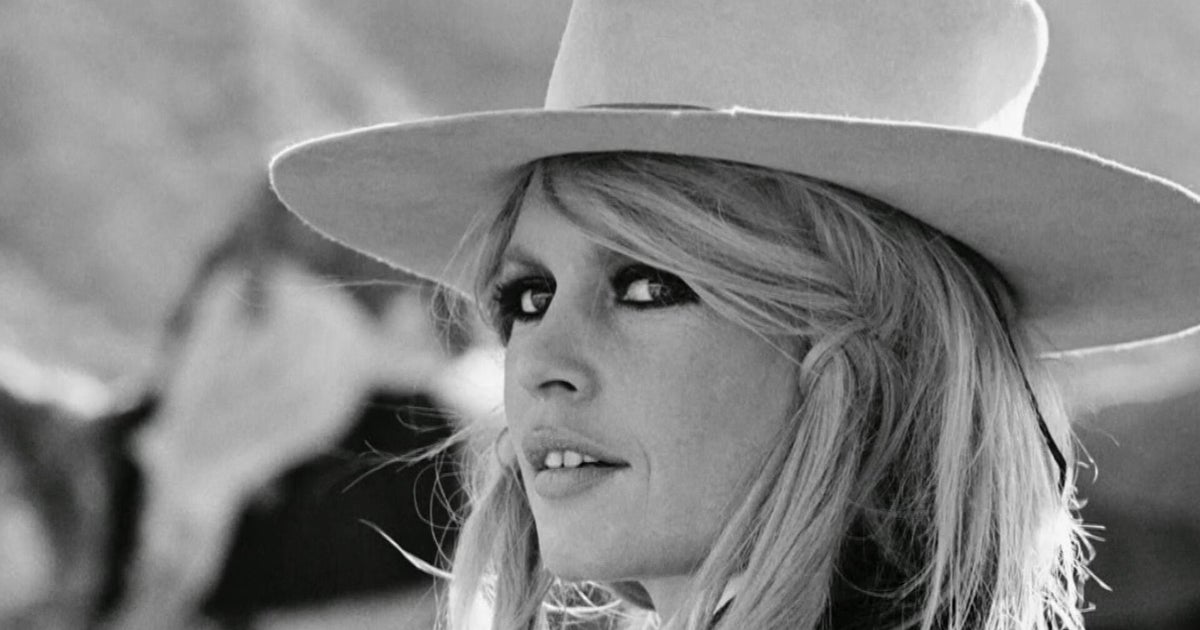 Brigitte Bardot’s funeral held in France, with hundreds coming out to honor the 1960s silver screen siren