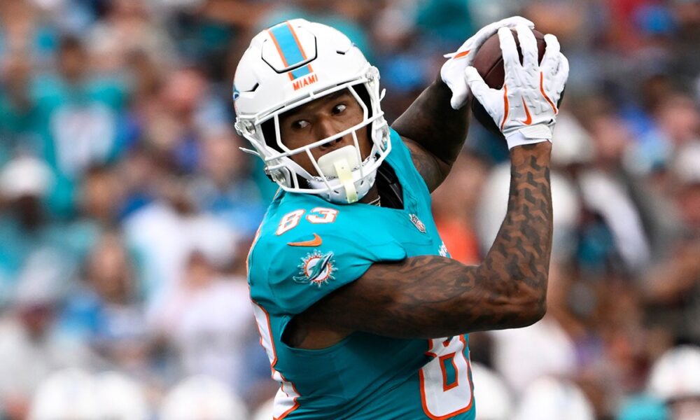 Dolphins’ Darren Waller says he was kicked out of exit meeting with coach Mike McDaniel before firing