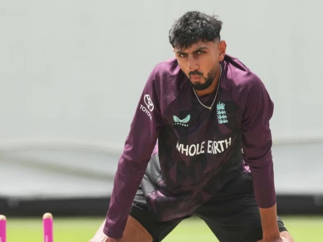 England off-spinner Bashir signs for Derbyshire after Ashes exile | The Express Tribune