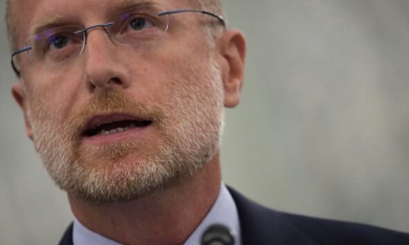 FCC says TV talk shows must offer equal time to political candidates