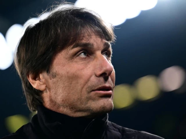 Napoli staring at Champions League elimination  | The Express Tribune