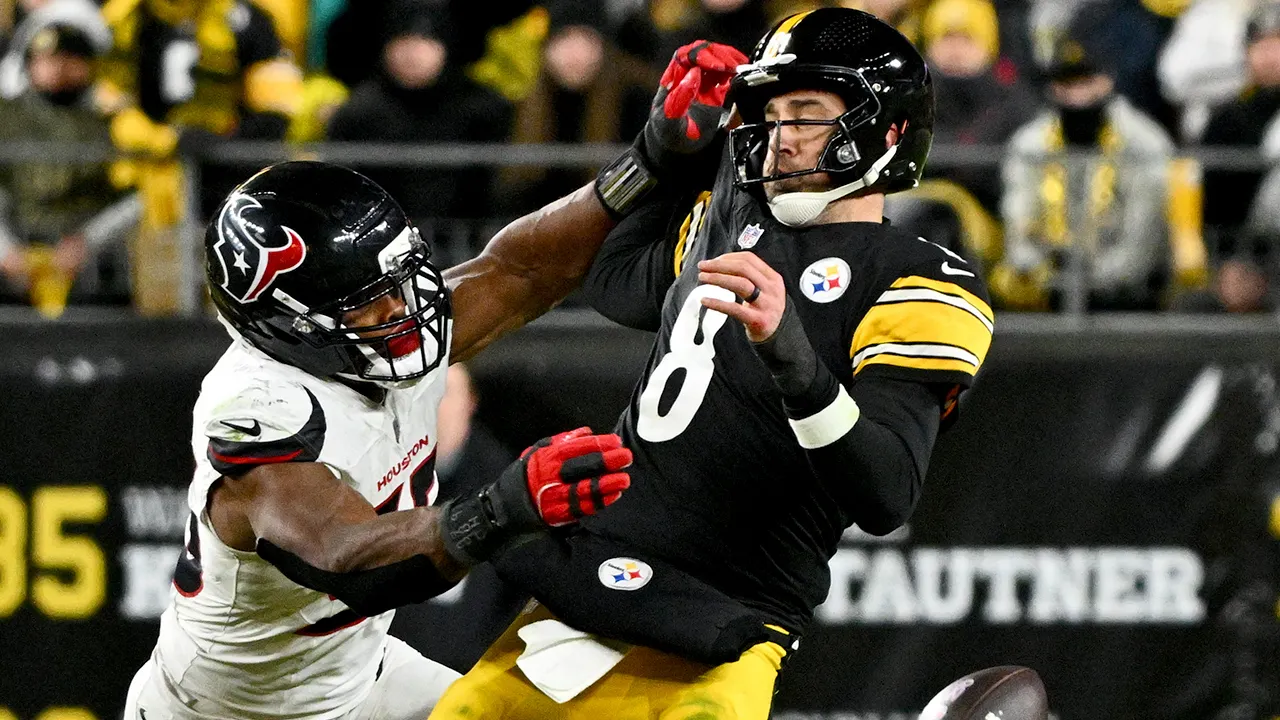 Texans defense suffocates Aaron Rodgers, Steelers in playoff win
