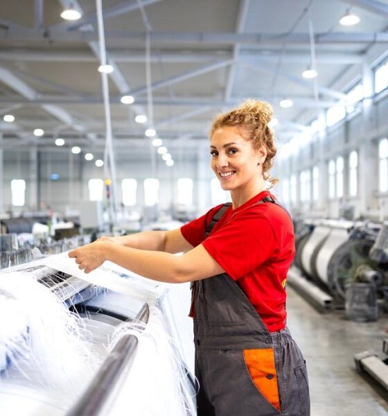 US industrial production for clothing drops 0.7% YoY in Dec 2025