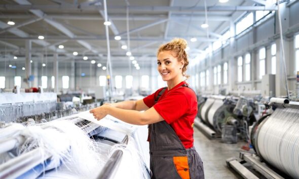 US industrial production for clothing drops 0.7% YoY in Dec 2025