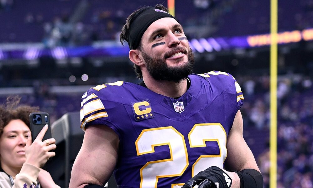 Vikings’ Harrison Smith, CJ Ham get emotional in speech to teammate as retirement decisions loom