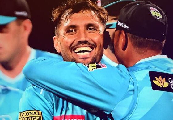 WATCH: Zaman Khan defends six runs in final over of BBL 15 thriller