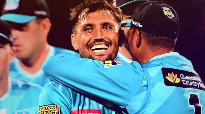 WATCH: Zaman Khan defends six runs in final over of BBL 15 thriller