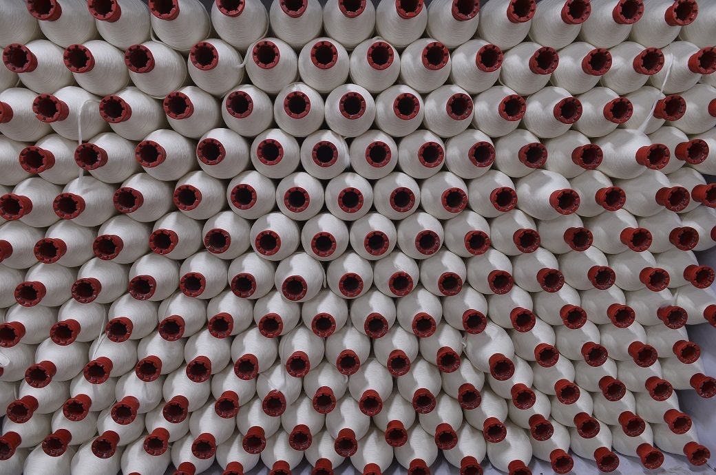 Weak rupee lifts south Indian cotton yarn exports, Mumbai prices firm