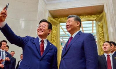 South Korea’s Lee takes selfie with Xi using gifted phone