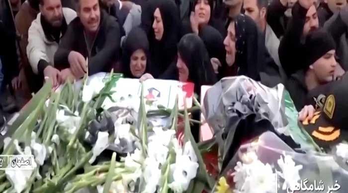 Iran says ready for war and dialogue as Trump weighs response to crackdown