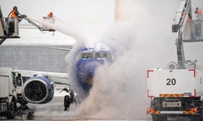 US storm leaves 160,000 without power, forces thousands of flight cancellations