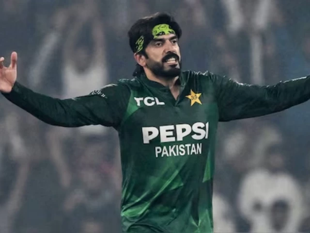 Amir Sohail defends Usman Tariq’s unique bowling action amid Ashwin’s comments | The Express Tribune