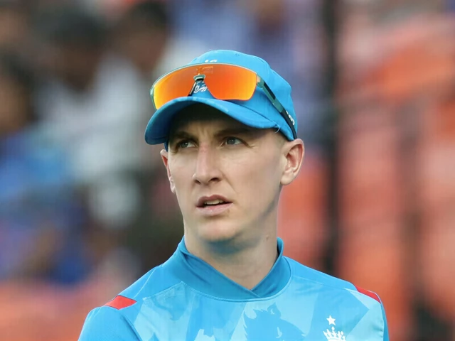 Brook says a ‘shame’ if Pakistan players snubbed for hundred  | The Express Tribune