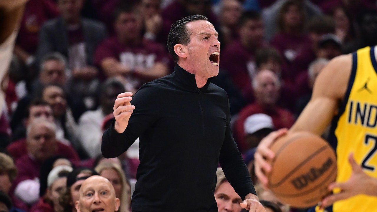 Cavaliers coach Kenny Atkinson fined for ‘berating’ and ‘making contact’ with an official