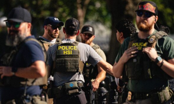 Inside the Homeland Security Forum Where ICE Agents Talk Shit About Other Agents