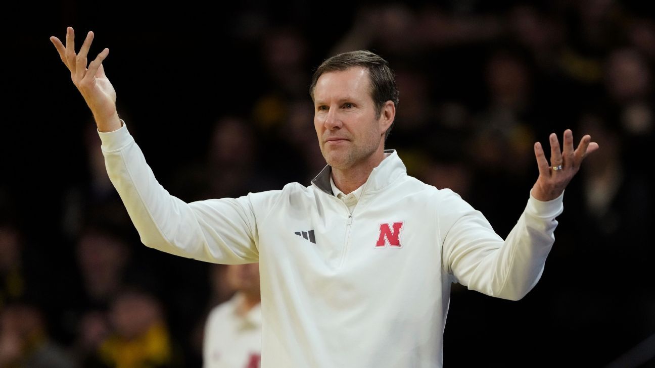 Iowa apologizes for fan getting to Fred Hoiberg in handshake line