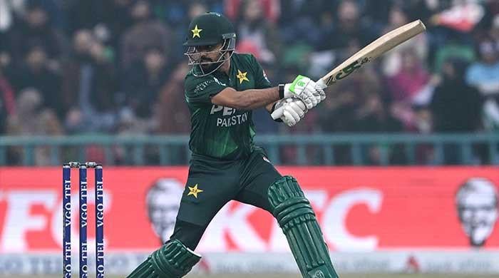 Pakistan set 208-run target for Australia in final T20I