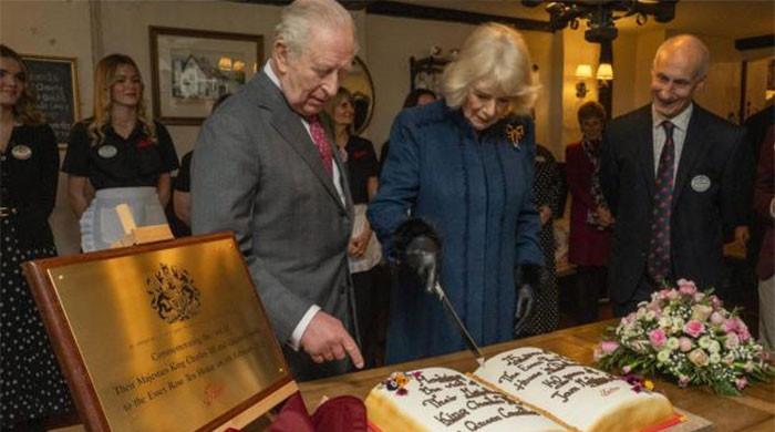 Queen Camilla ‘scolds’ King Charles during cake cutting