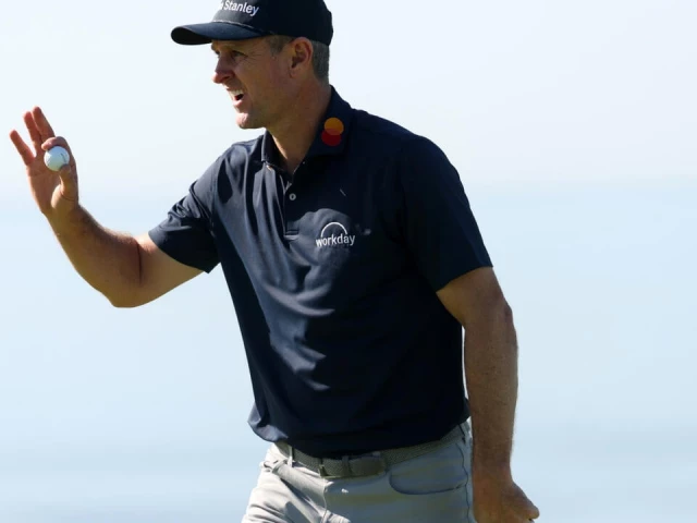 Rose stretches lead at Torrey Pines | The Express Tribune