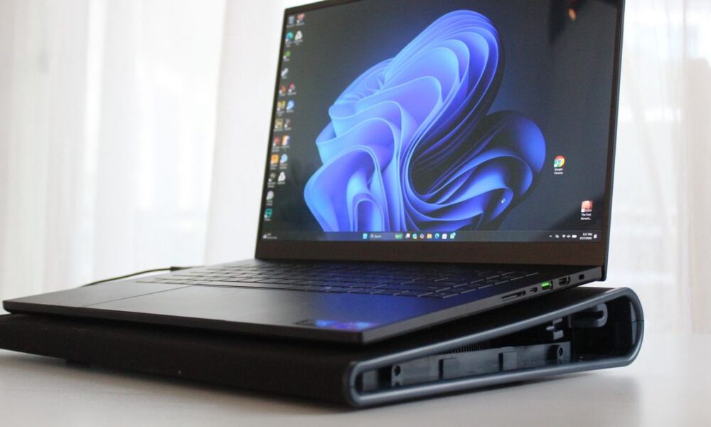 This Laptop Cooling Pad Knocked 20 Degrees Off My Laptop’s CPU Temperature