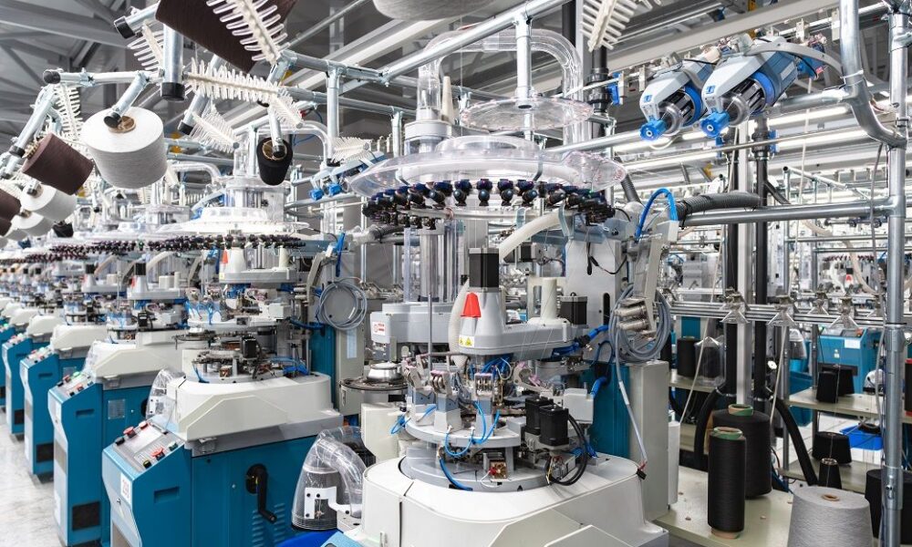 Vietnam factory output expands as PMI holds above 50 in Jan