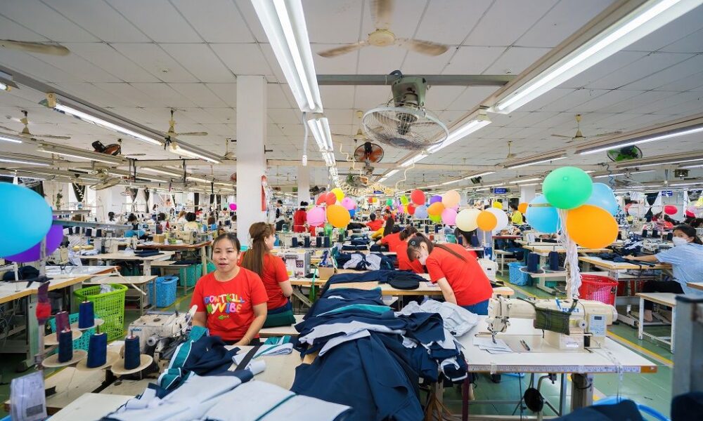 Why are Vietnam textile stakeholders at odds over shorter workweeks?