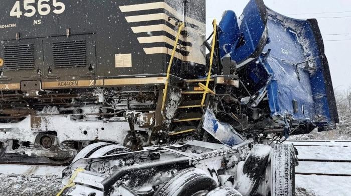 Snowstorm disrupts travel in southern US as blast of icy weather widens