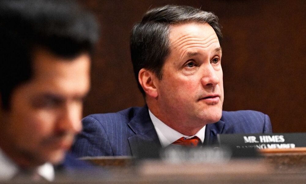 A Top Democrat Is Urging Colleagues to Support Trump’s Spy Machine