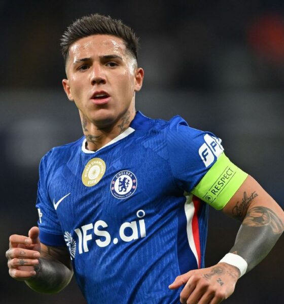 Enzo Fernández ‘completely committed’ to Chelsea – Liam Rosenior