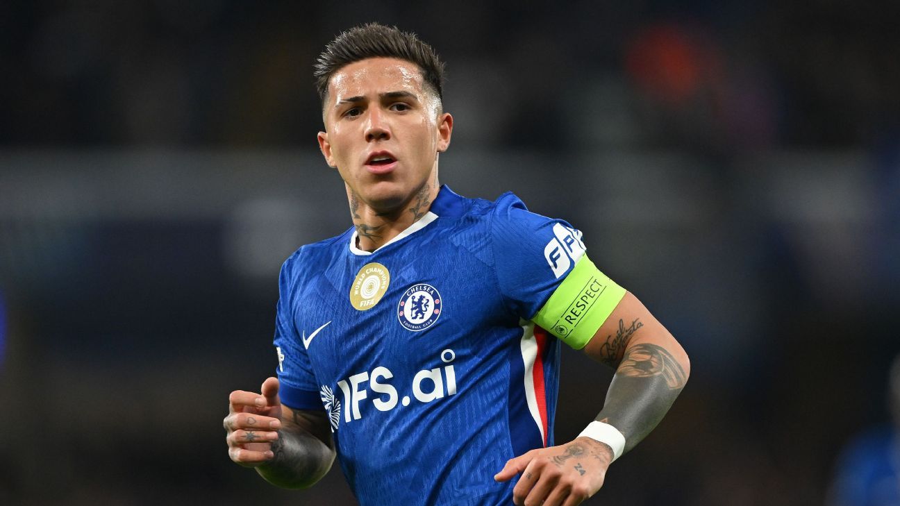 Enzo Fernández ‘completely committed’ to Chelsea – Liam Rosenior