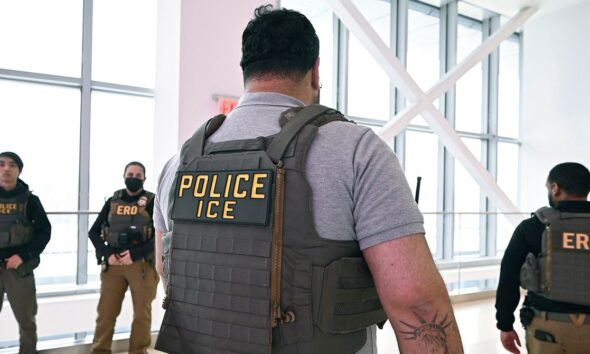 ICE Agents Frustrate Airport Workers as Shutdown Drags On
