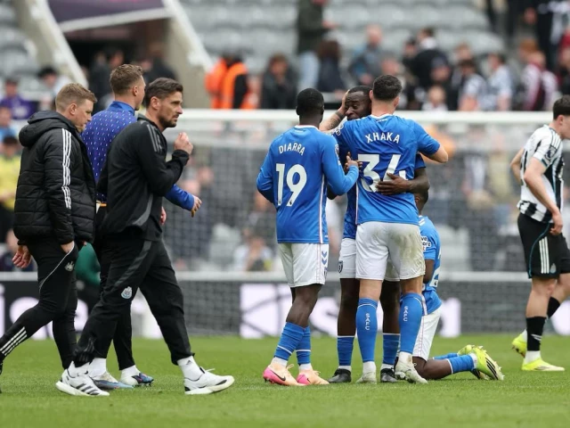 Irankunda grabs double as Australia thrash Curacao 5-1 | The Express Tribune