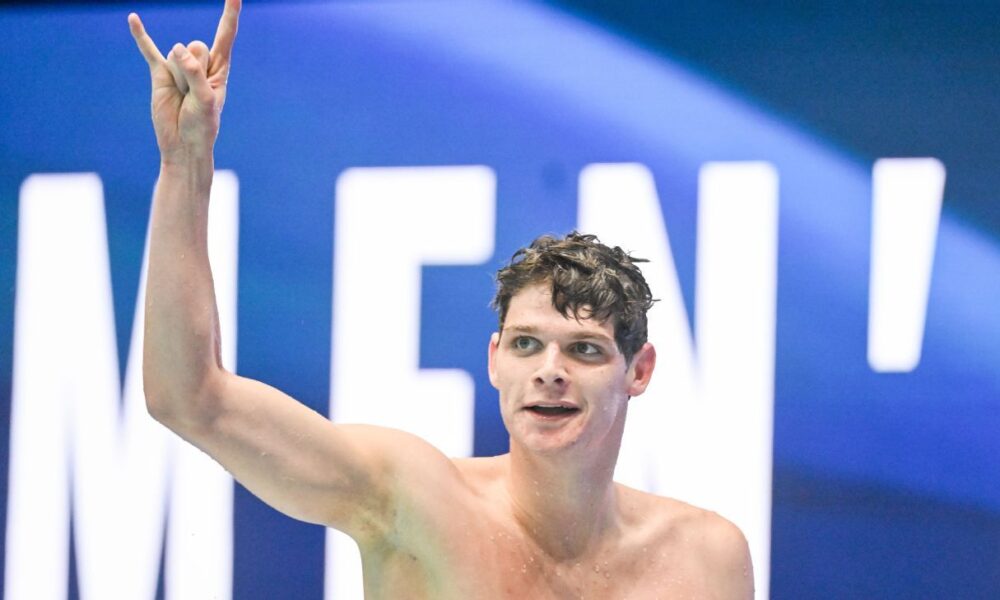Laurer repeats in 400 IM as Texas leads at NCAA swim championships