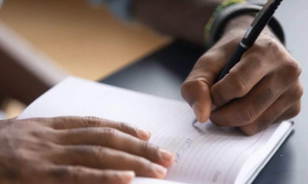 Left-Handed People Are More Competitive, Says Science