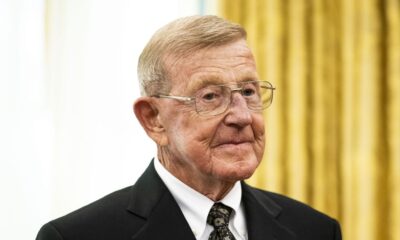 Legendary football coach, commentator Lou Holtz dies at 89