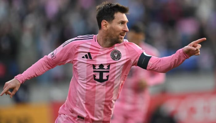 Messi scores 900th career goal, joins Ronaldo in elite club