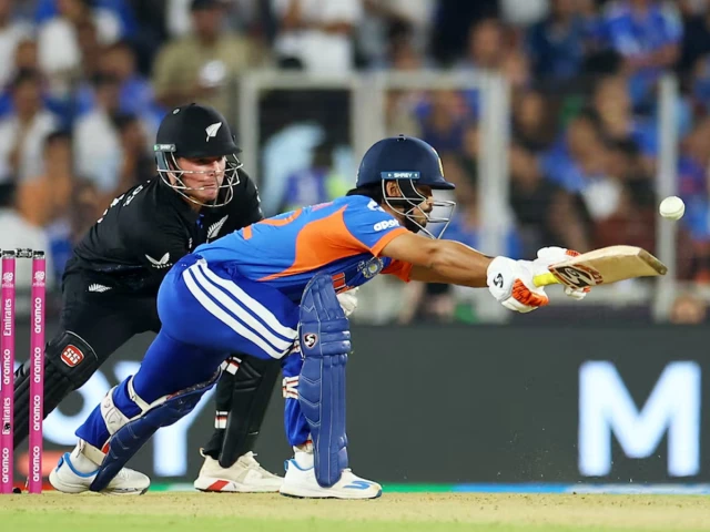 Samson powers India to 255/5 against New Zealand in T20 World Cup final | The Express Tribune