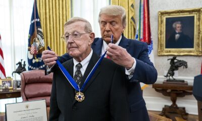 Trump pays tribute to Lou Holtz after legendary football coach’s death
