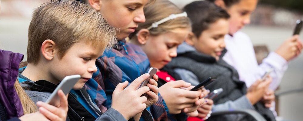 UK government consults on social media ban for under-16s   | Computer Weekly