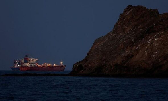 White House contradicts claim of US Navy escort in Hormuz Strait