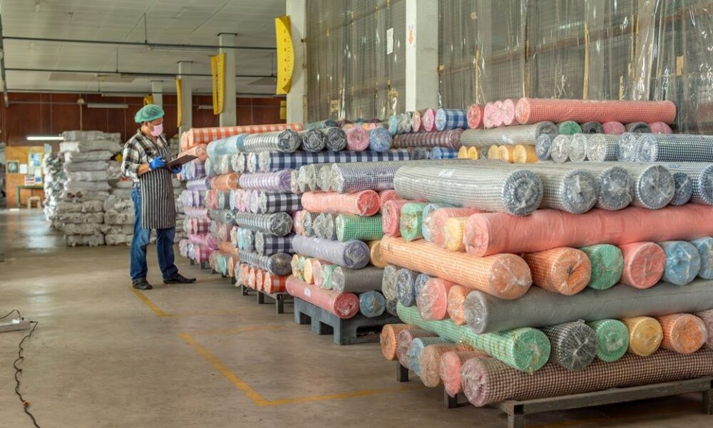 0 bn apparel glut deepens as Asian mills sit on unsold stock