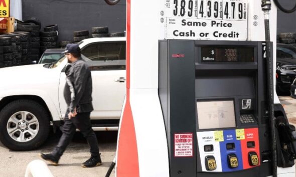 US energy chief says gas prices could stay above  per gallon until next year