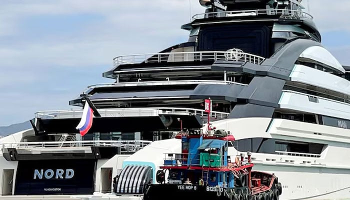 Iran, US allowed Russian superyacht to cross Strait of Hormuz, says source