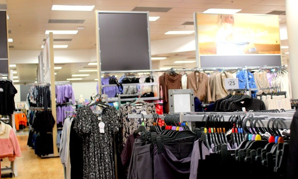 Australian business confidence plunges in March amid uncertainty: NAB