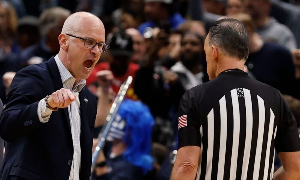 Dan Hurley: Thought NCAA tournament ref was looking to chest-bump