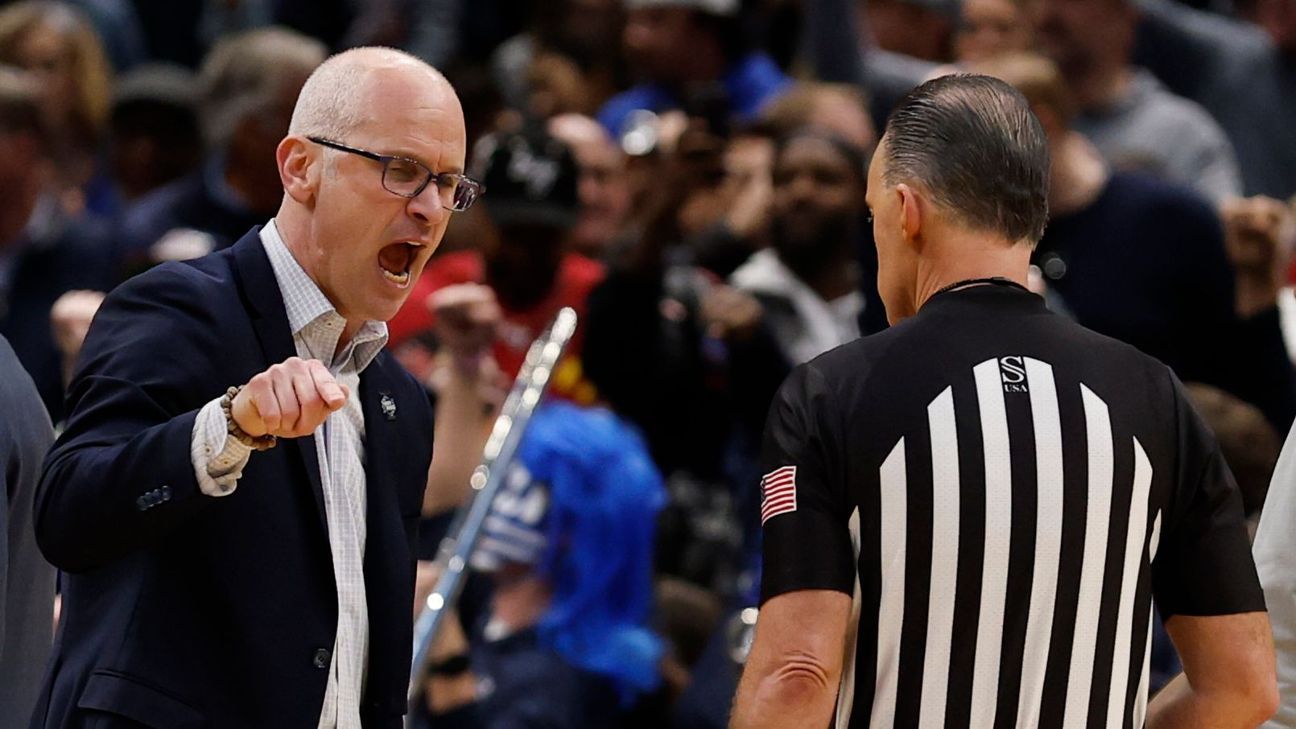 Dan Hurley: Thought NCAA tournament ref was looking to chest-bump
