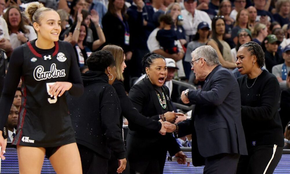Geno Auriemma needs to be better than bizarre postgame actions against South Carolina
