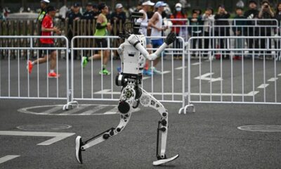 Humans far behind as robot breaks record at Beijing half marathon