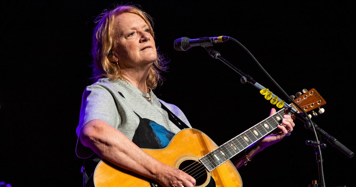 Indigo Girls’ Emily Saliers reveals incurable medical disorder: “My voice will not be what it was”