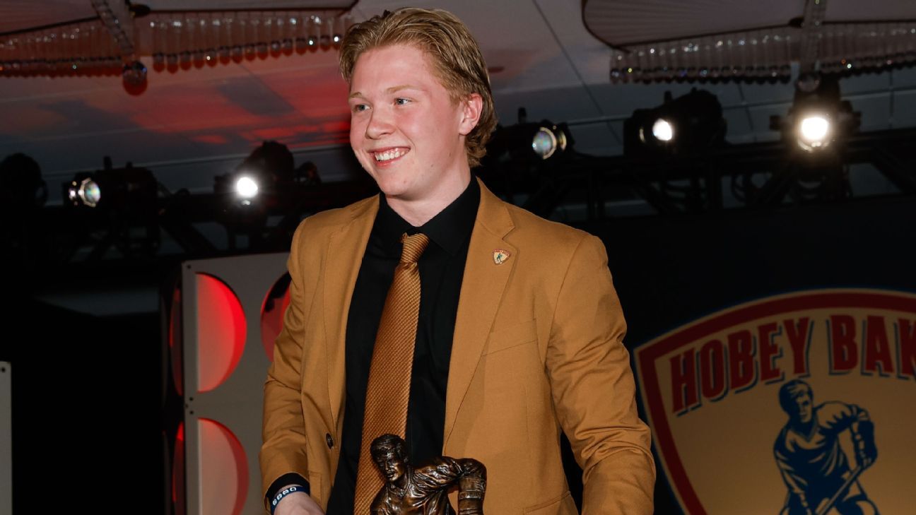 Minnesota Duluth’s Plante captures Hobey Baker Award